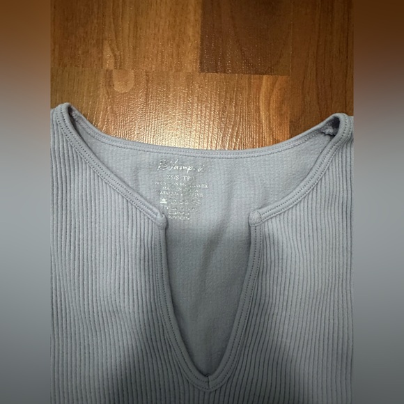 Revamped light purple, ribbed, v-neck top, size xs/s - Picture 3 of 3